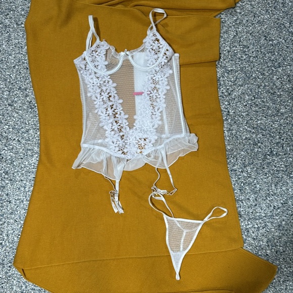 EUC Seven 'til Midnight Women's Sexy Angel White Bridal Guipure Lace Bustier Set - Picture 3 of 3